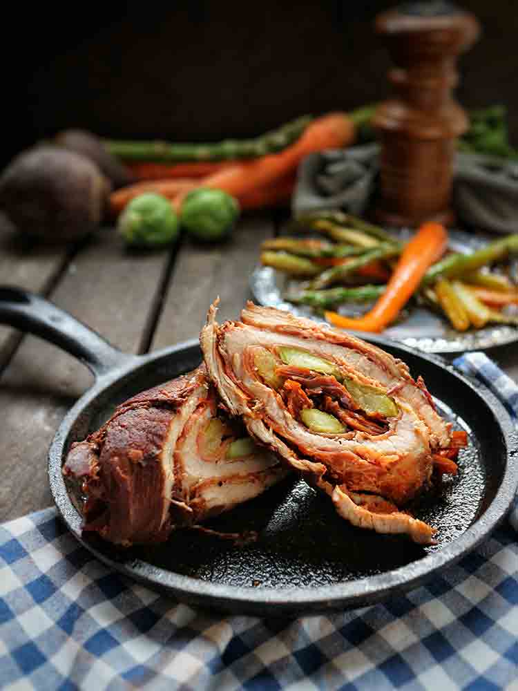 Kalbsrouladen mit Spargel und Serrano-Schinken - Hofmetzgerei Waldinger